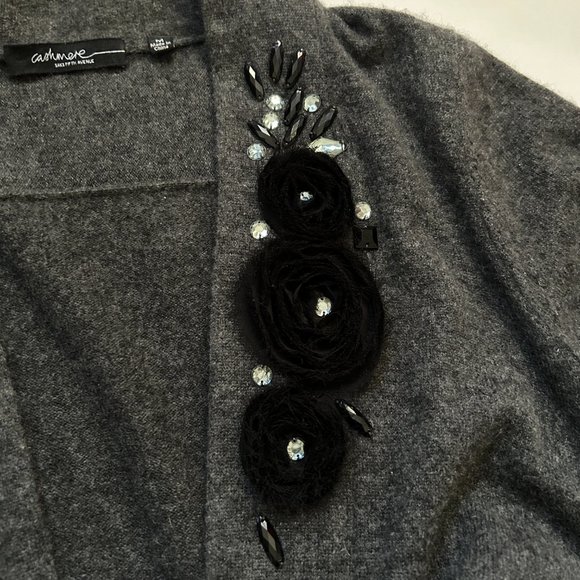 Saks Fifth avenue gray 100% cashmere crystal beaded Sweater open Cardigan size M - Picture 4 of 14